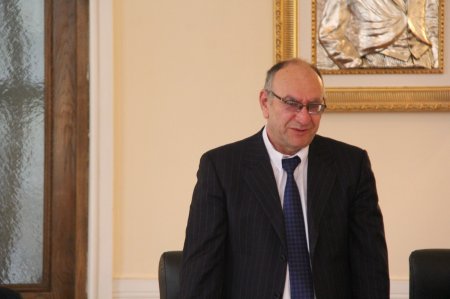 Pünhan Şükürün yeni kitabının “imza günü” keçirilib Pünhan Şükürün yeni kitabının “imza günü” keçirilib