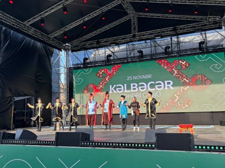 Kəlbəcərdə teatr tamaşası təqdim olundu - FOTO Kəlbəcərdə teatr tamaşası təqdim olundu - FOTO