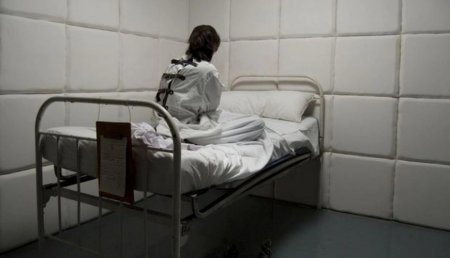 QALMAQAL: Milyonluq əmlakını orduya bağışlayan müəllim ruhi xəstəxanaya YERLƏŞDİRİLDİ - FOTO