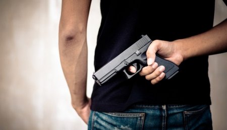 Məktəbdə DƏHŞƏT: 9-cu sinif şagirdi müəllimə və sinif yoldaşlarına ATƏŞ AÇIDI