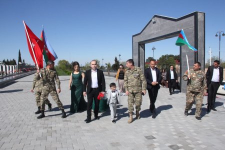 Balaca toyun böyük mənası  - Foto, Video